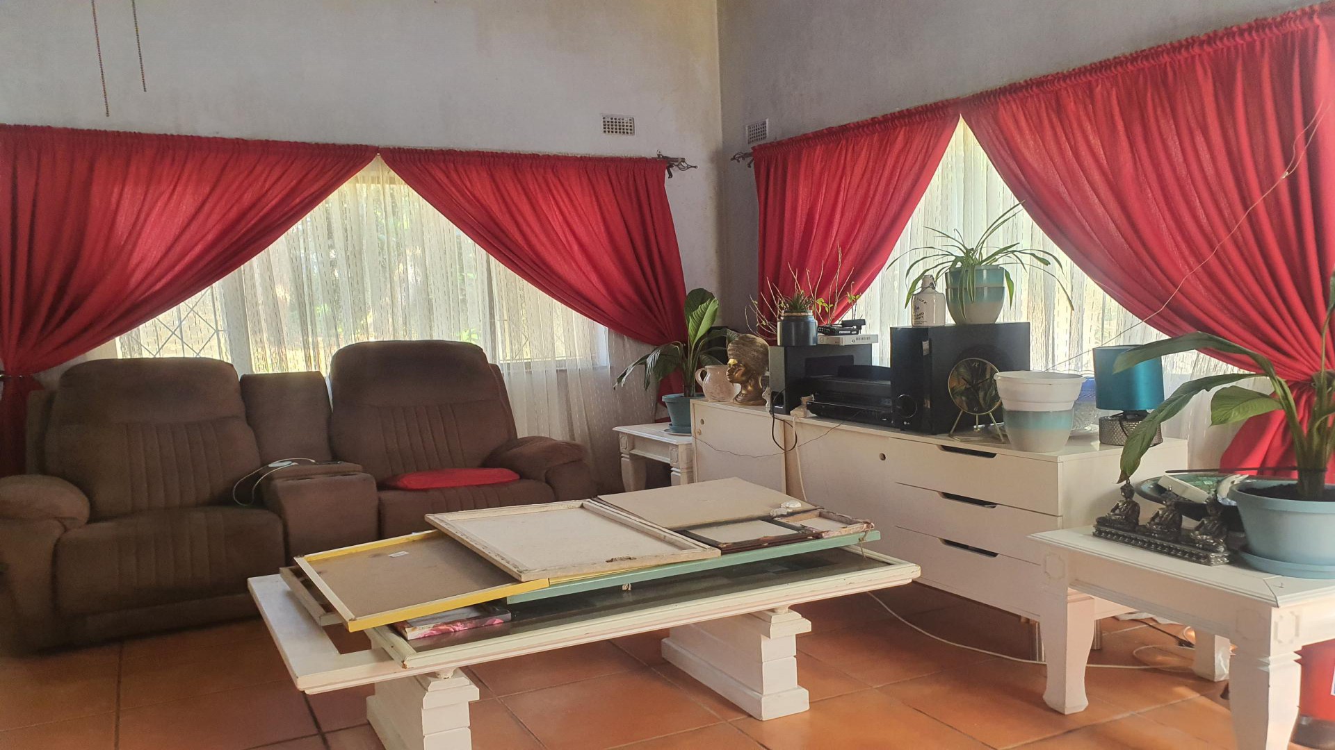 Lounges - 32 square meters of property in Southport