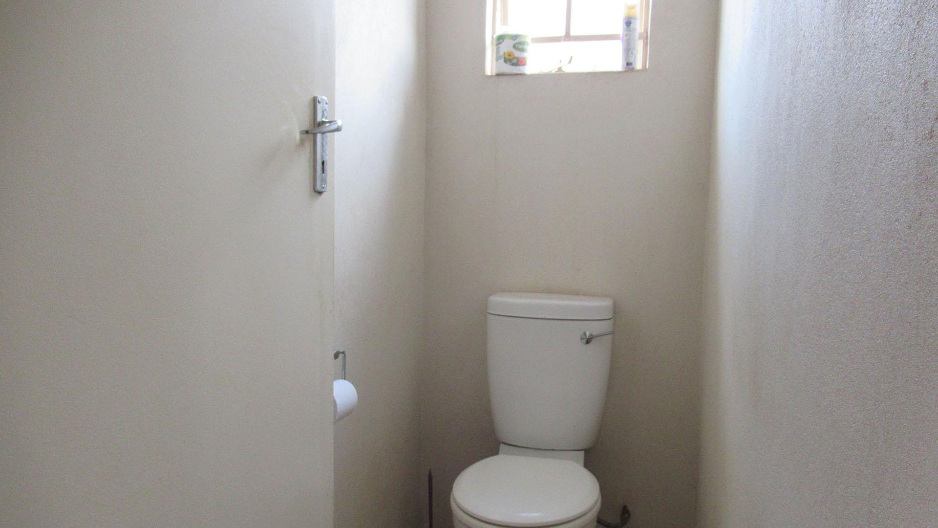 Bathroom 1 - 3 square meters of property in Sky City