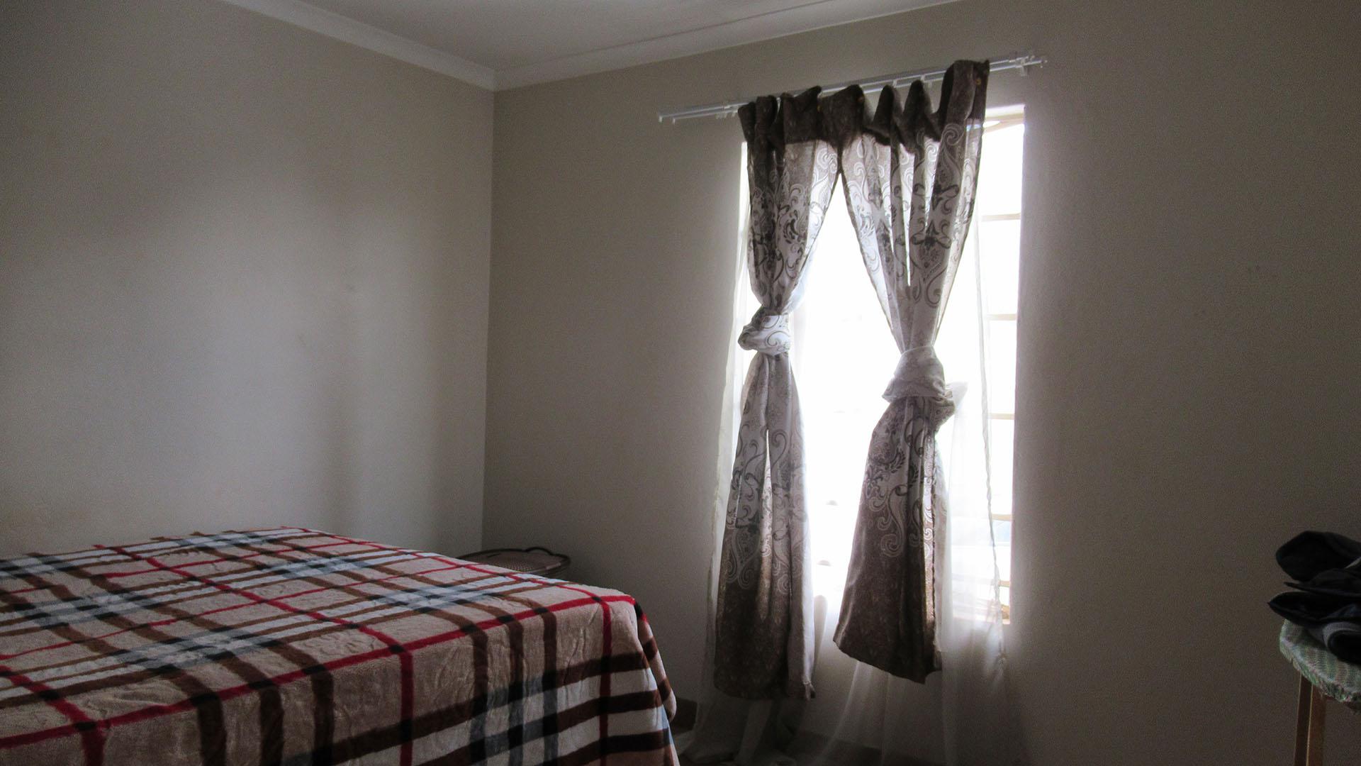 Bed Room 1 - 12 square meters of property in Sky City