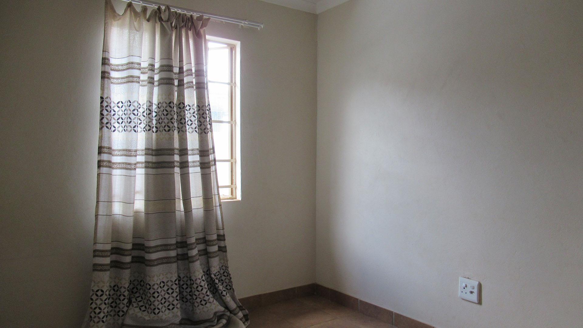 Bed Room 3 - 9 square meters of property in Sky City