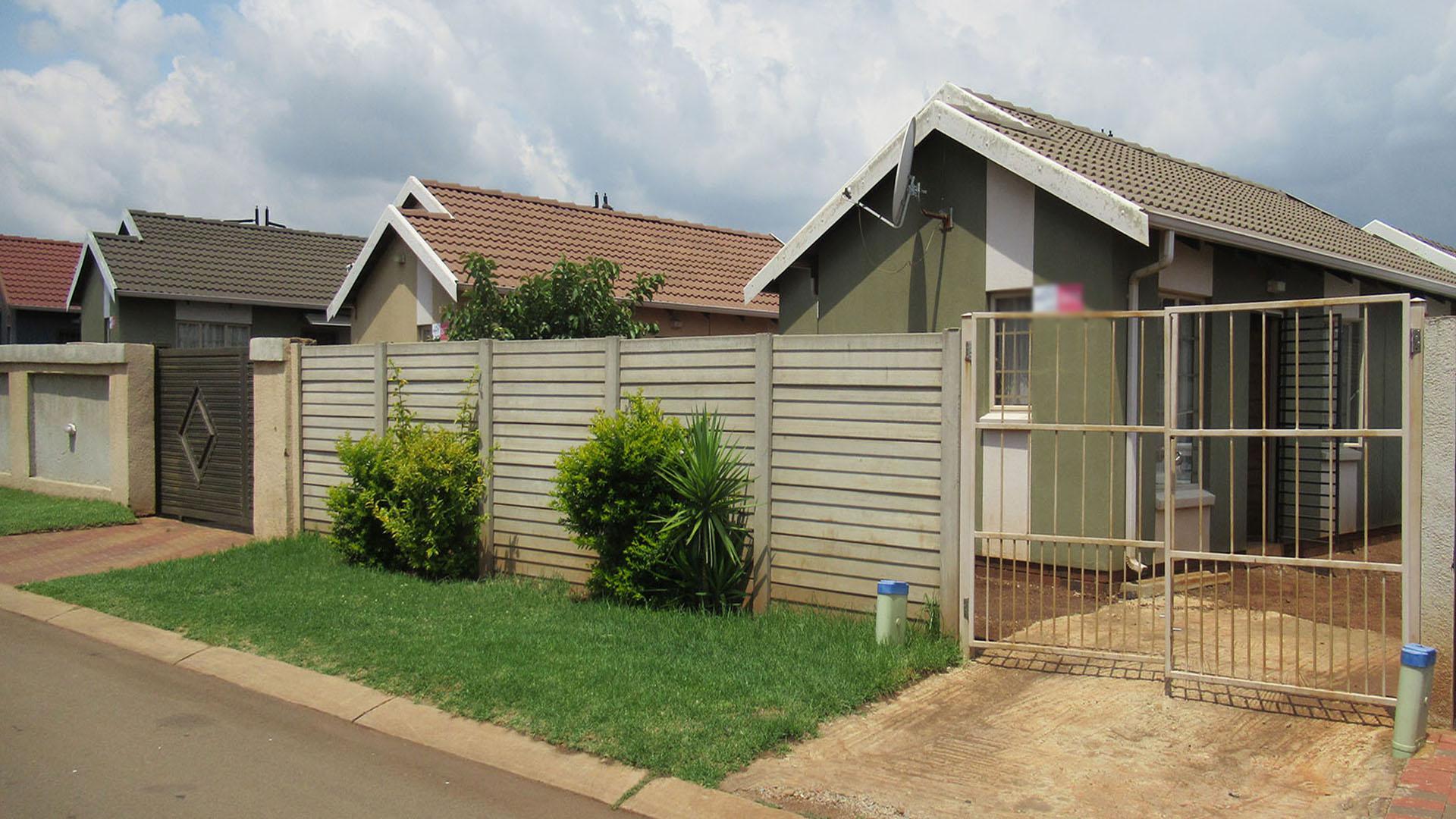 Front View of property in Sky City