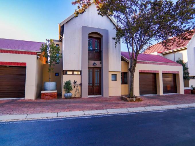 3 Bedroom Duplex to Rent in Heritage Hill - Property to rent - MR673521