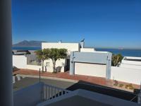  of property in Bloubergstrand
