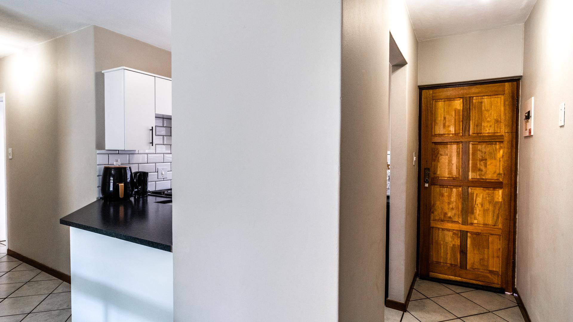  of property in Die Hoewes