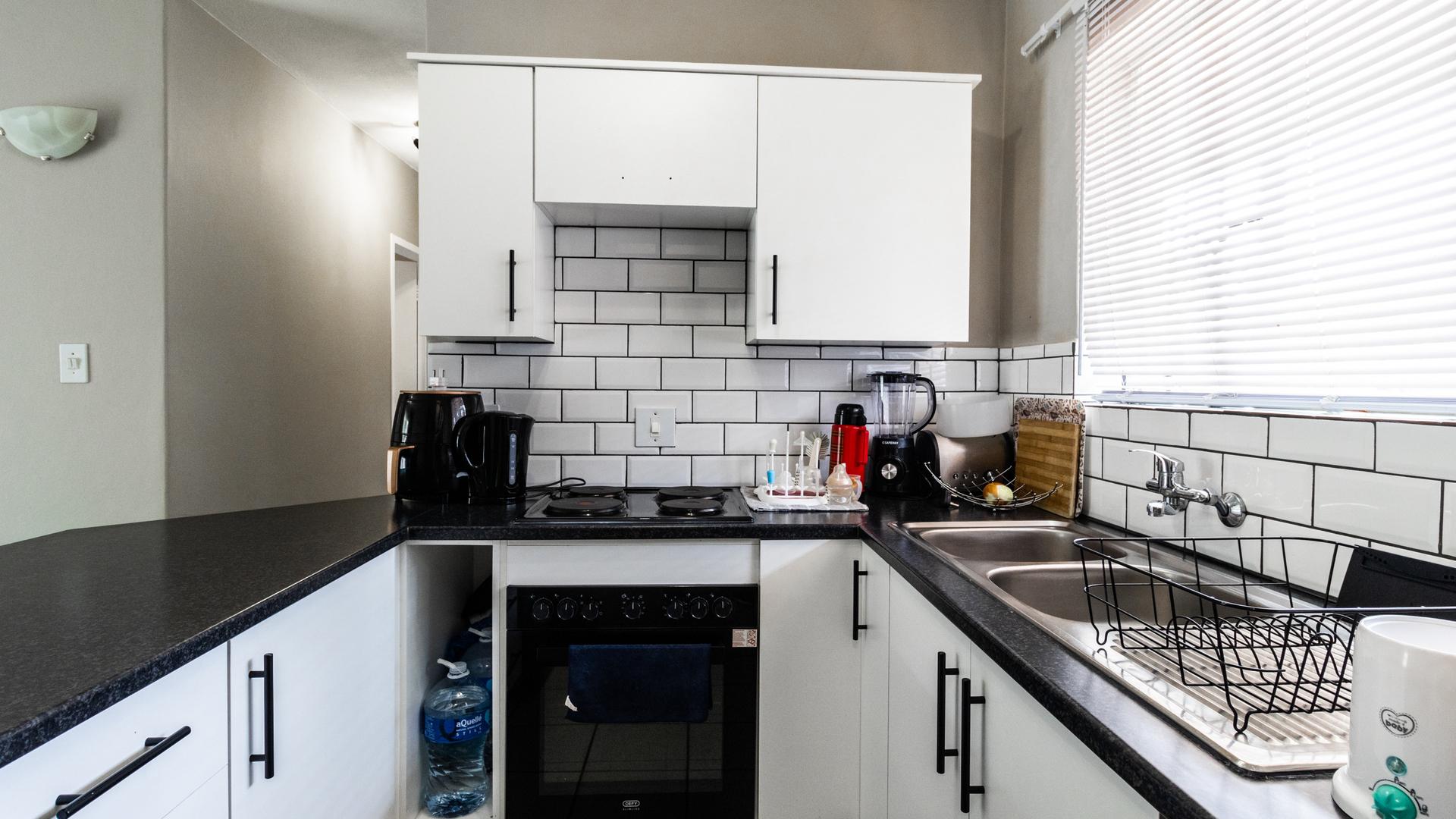  of property in Die Hoewes