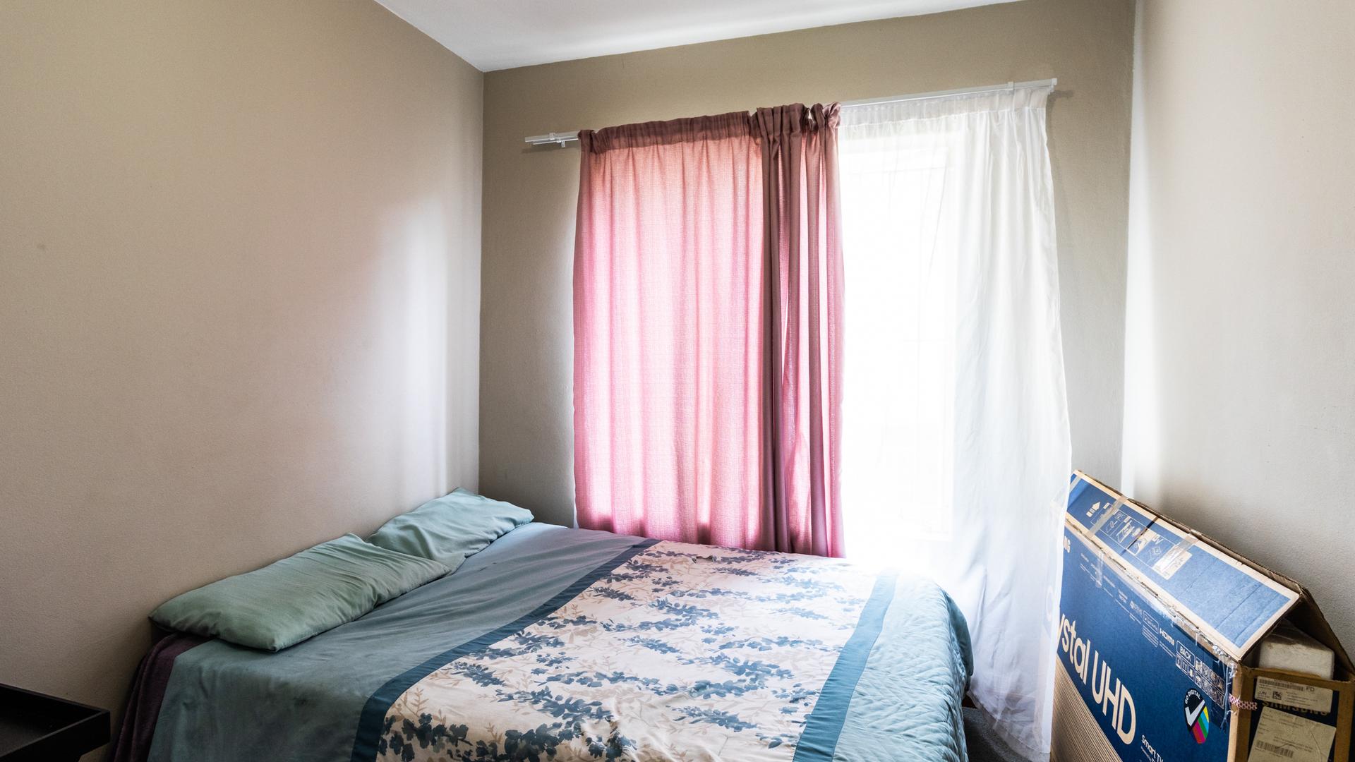  of property in Die Hoewes