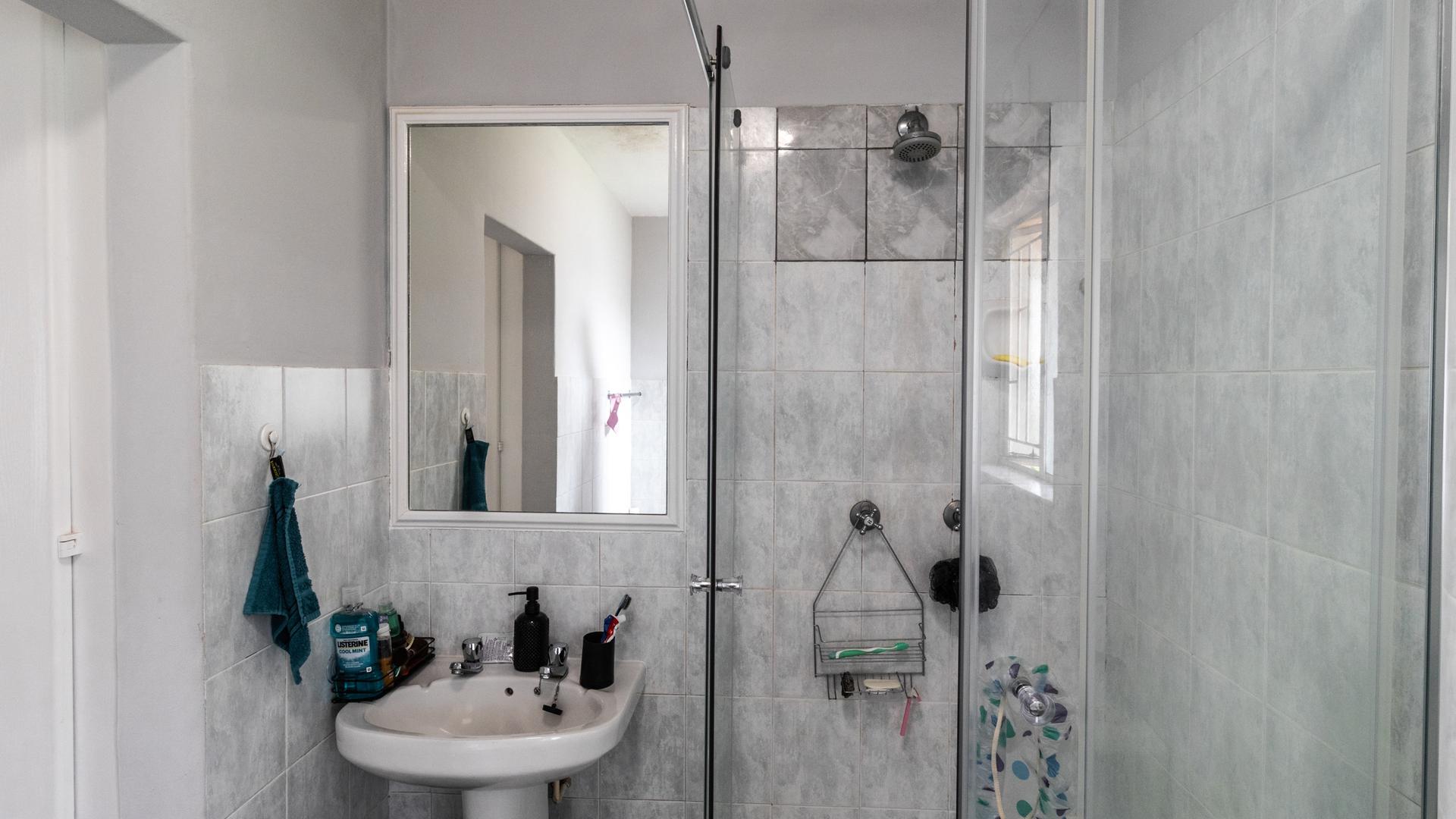  of property in Die Hoewes