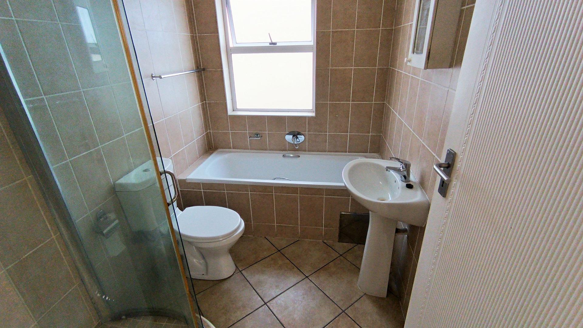 Bathroom 1 - 5 square meters of property in Strand