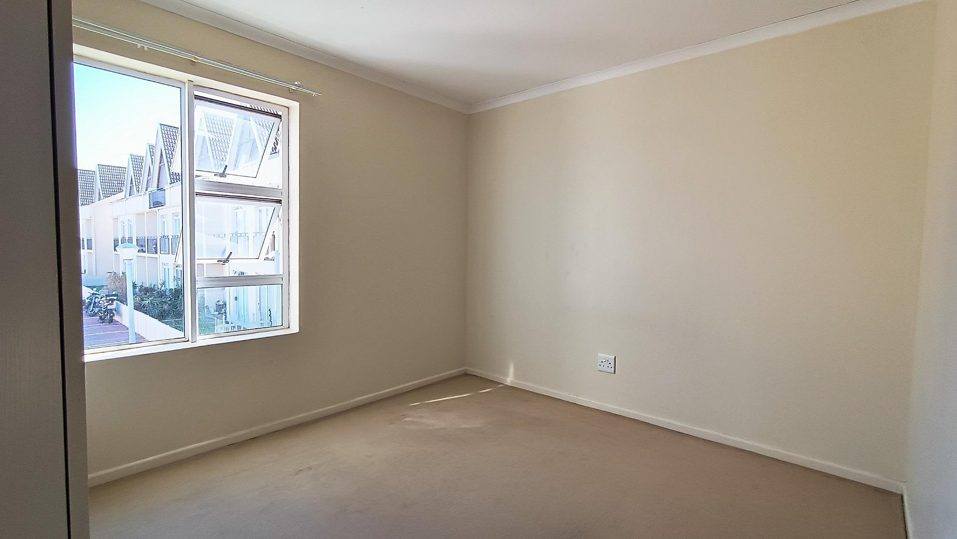 Bed Room 1 - 13 square meters of property in Strand