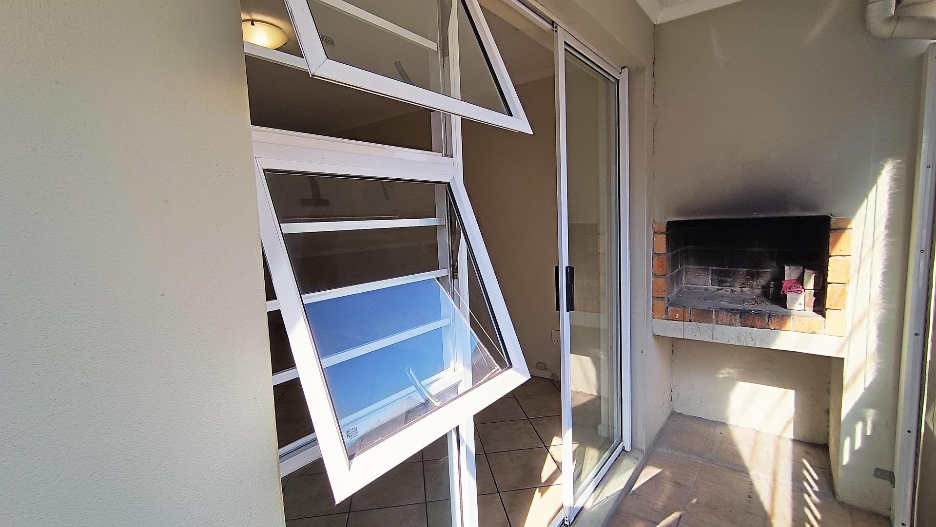 Balcony - 5 square meters of property in Strand