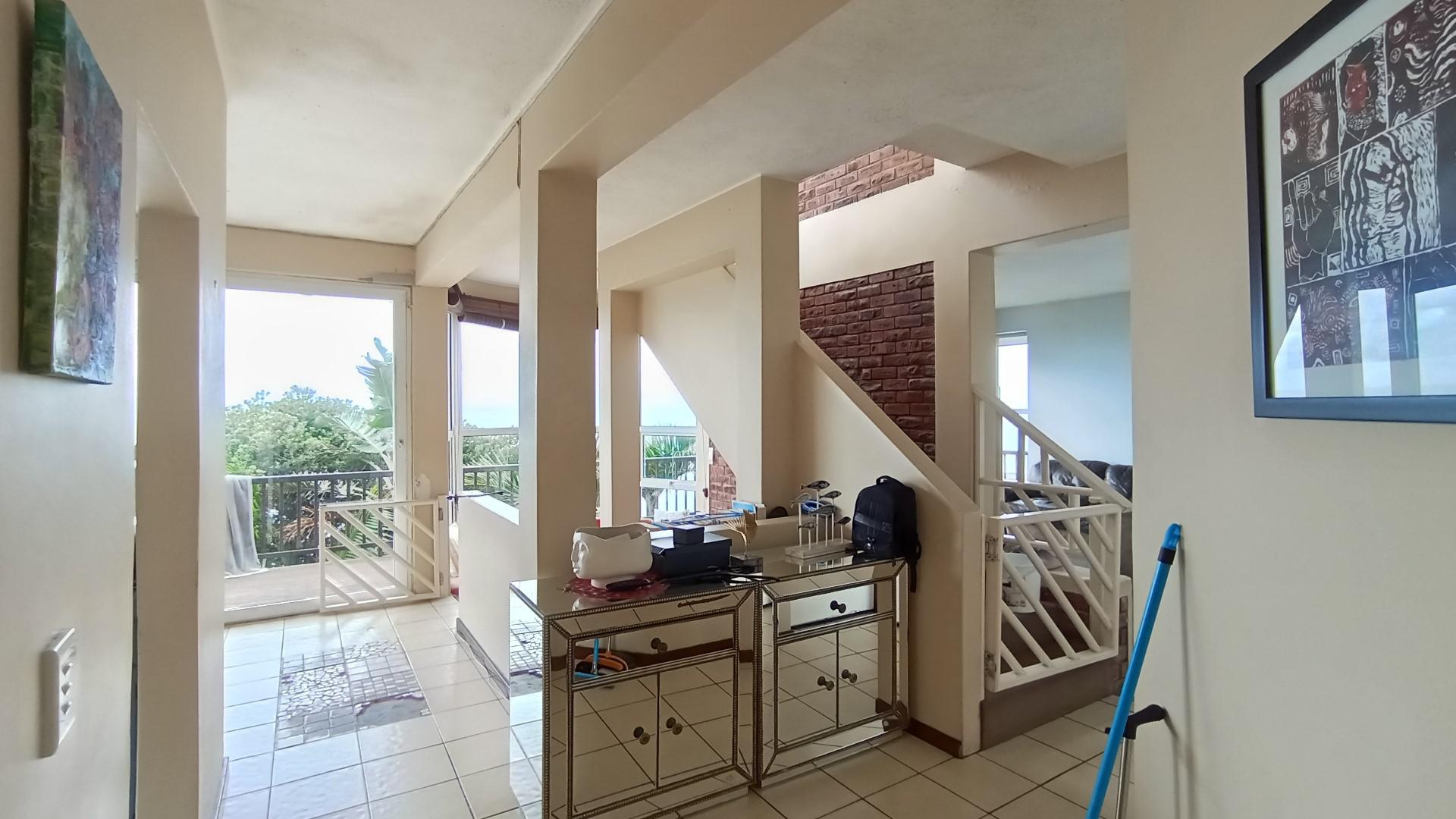 Spaces - 66 square meters of property in Bluff