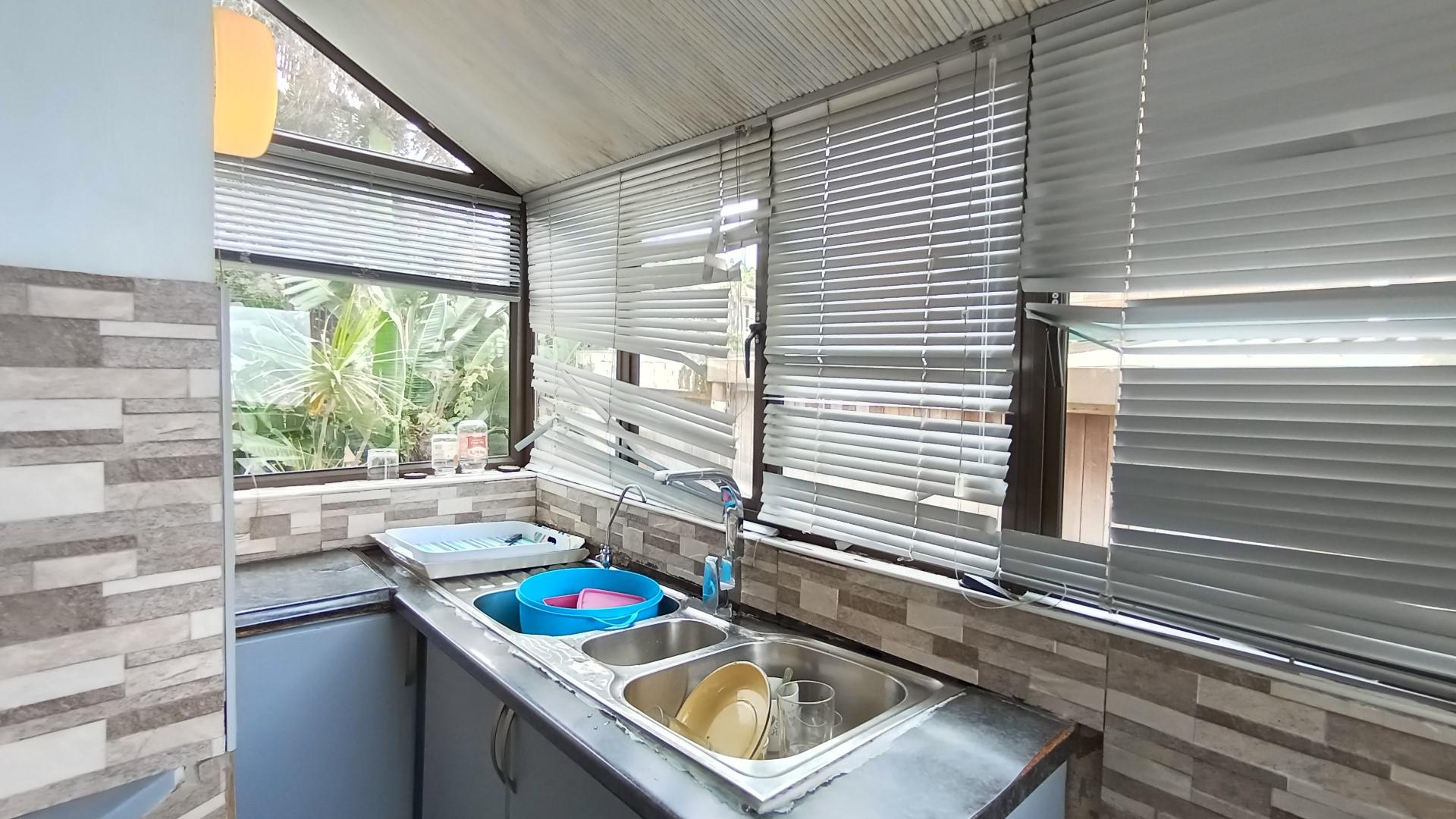 Kitchen - 41 square meters of property in Bluff