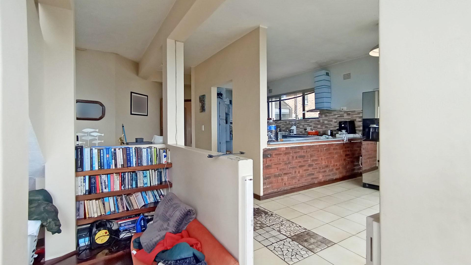 Rooms - 23 square meters of property in Bluff