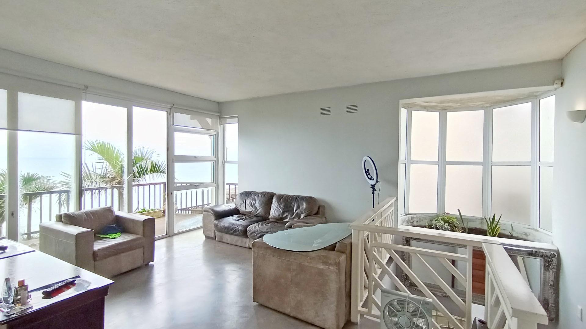 Lounges - 49 square meters of property in Bluff