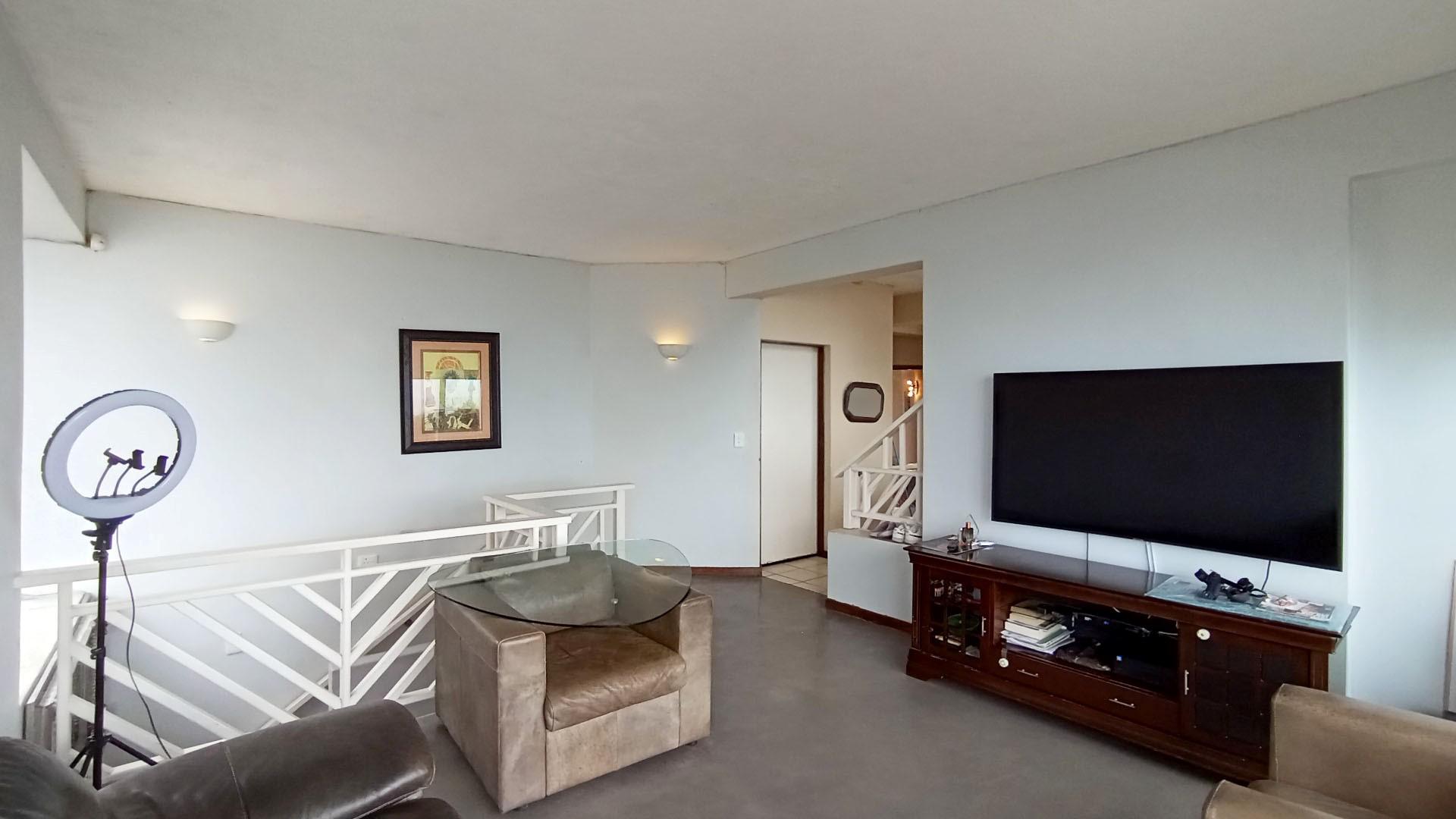 Lounges - 49 square meters of property in Bluff