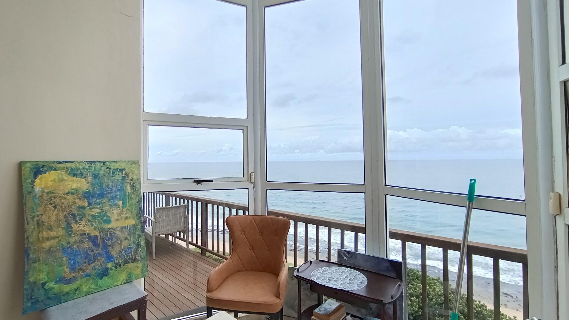 Spaces - 66 square meters of property in Bluff