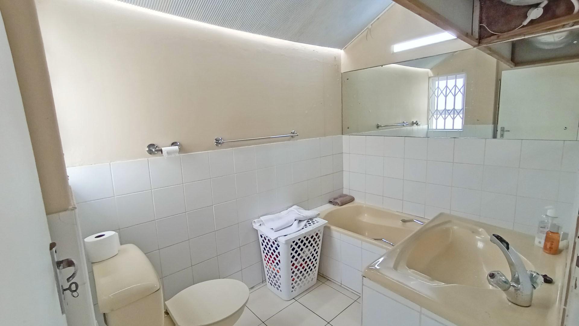 Bathroom 1 - 5 square meters of property in Bluff
