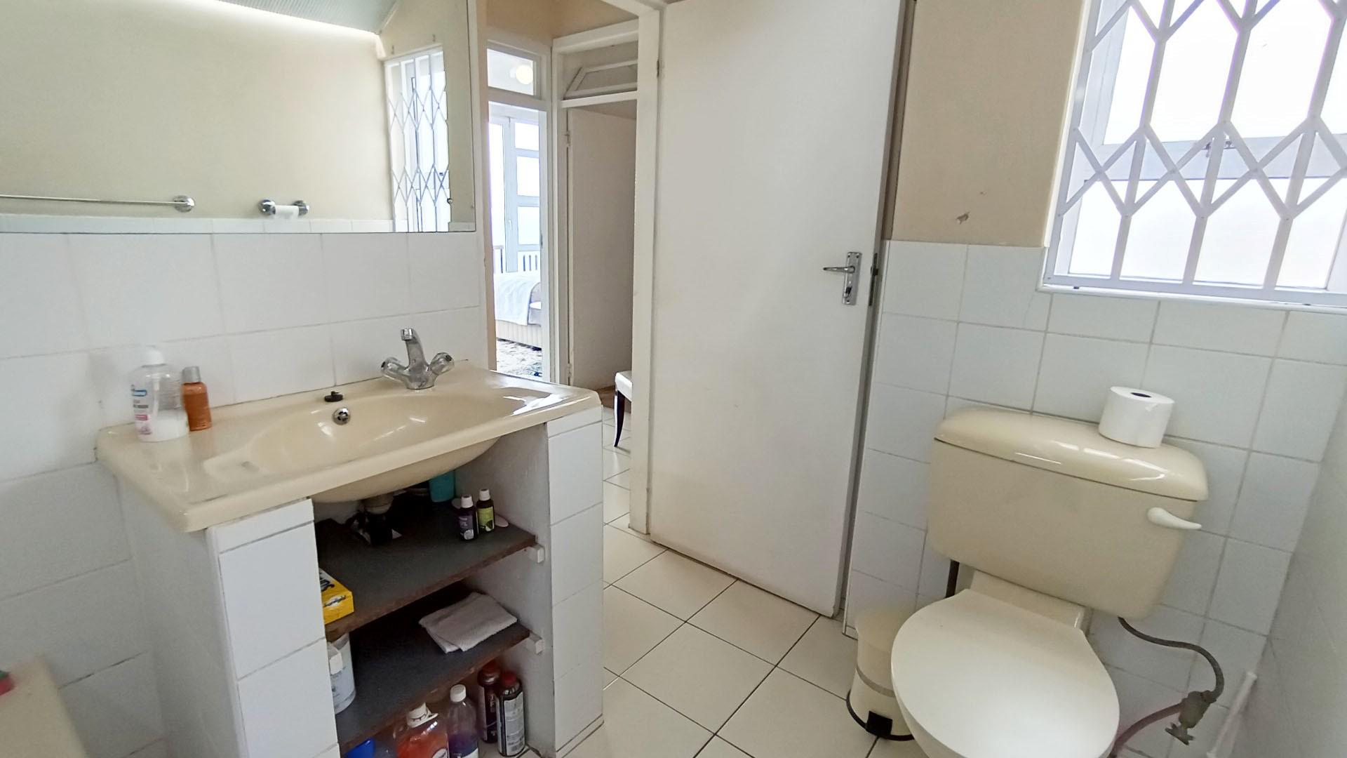 Bathroom 1 - 5 square meters of property in Bluff