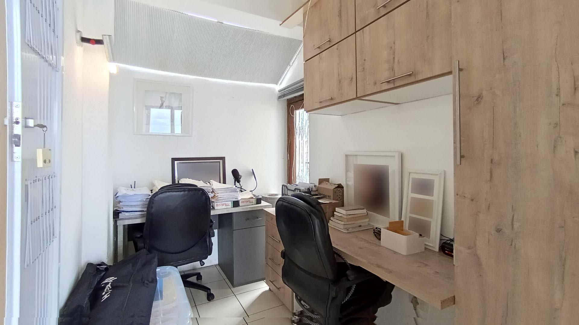 Study - 6 square meters of property in Bluff