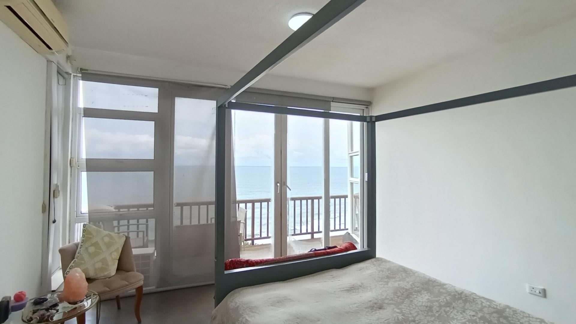 Main Bedroom - 18 square meters of property in Bluff