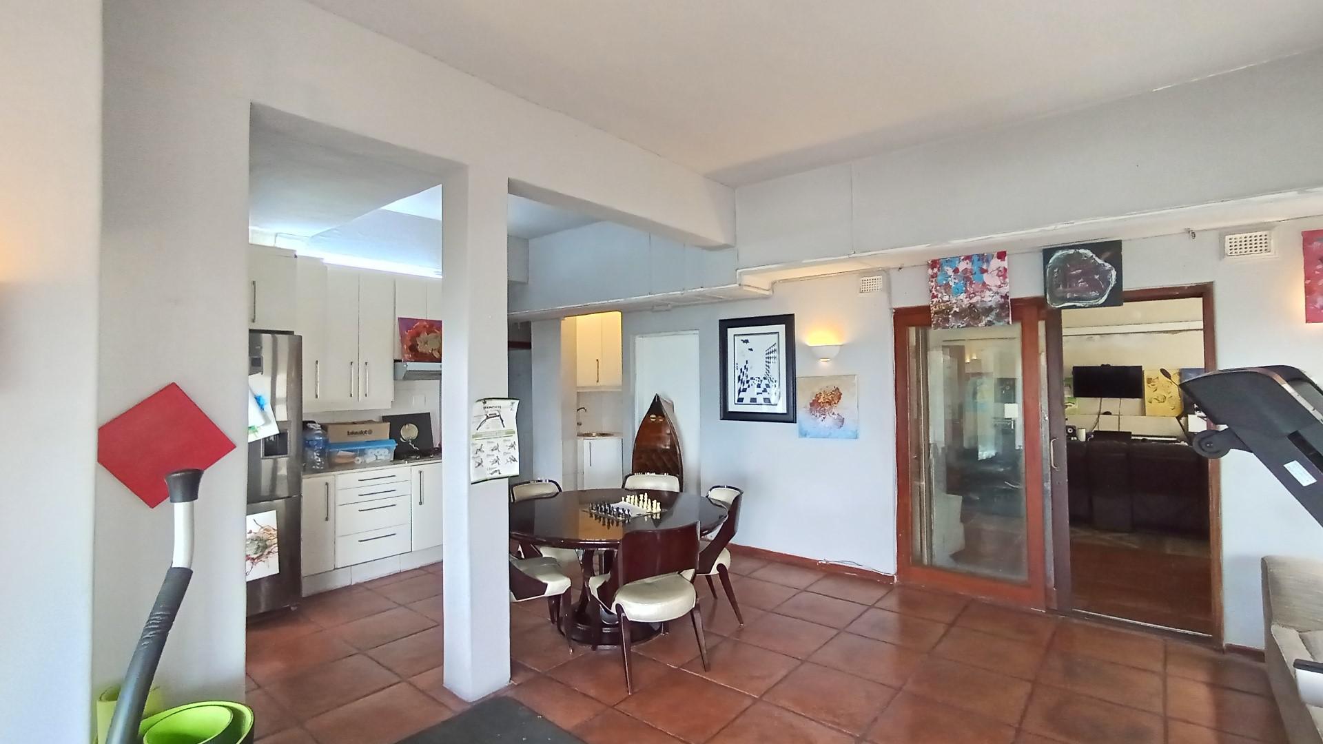 Dining Room - 35 square meters of property in Bluff