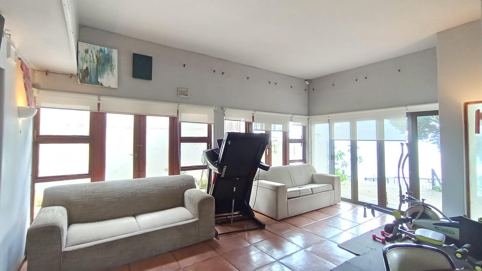 Dining Room - 35 square meters of property in Bluff