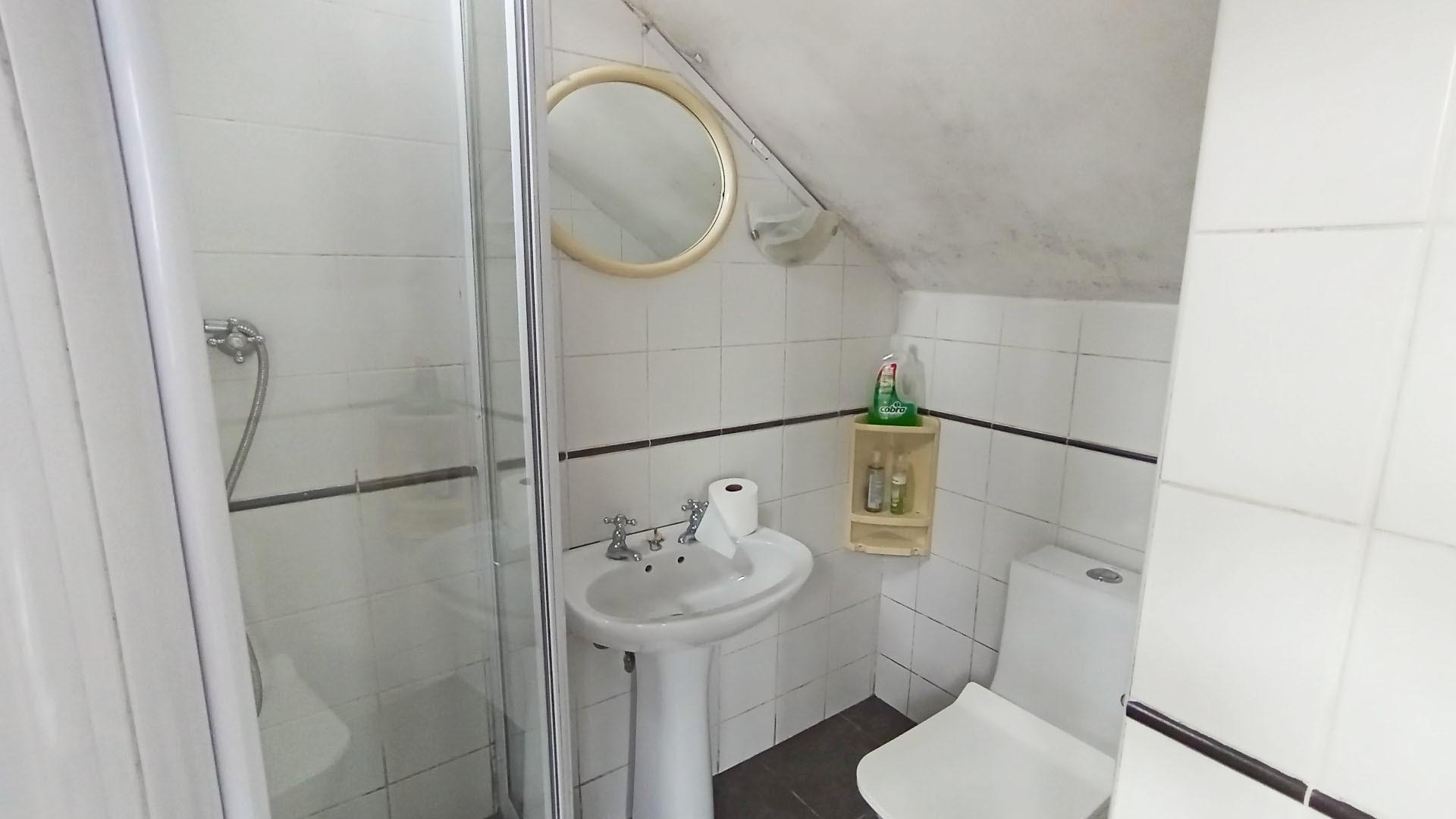 Bathroom 2 - 3 square meters of property in Bluff