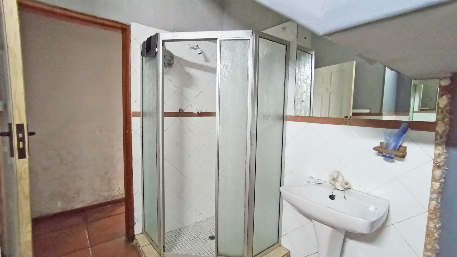 Bathroom 3+ - 19 square meters of property in Bluff