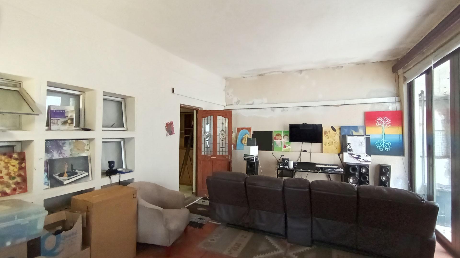 Lounges - 49 square meters of property in Bluff