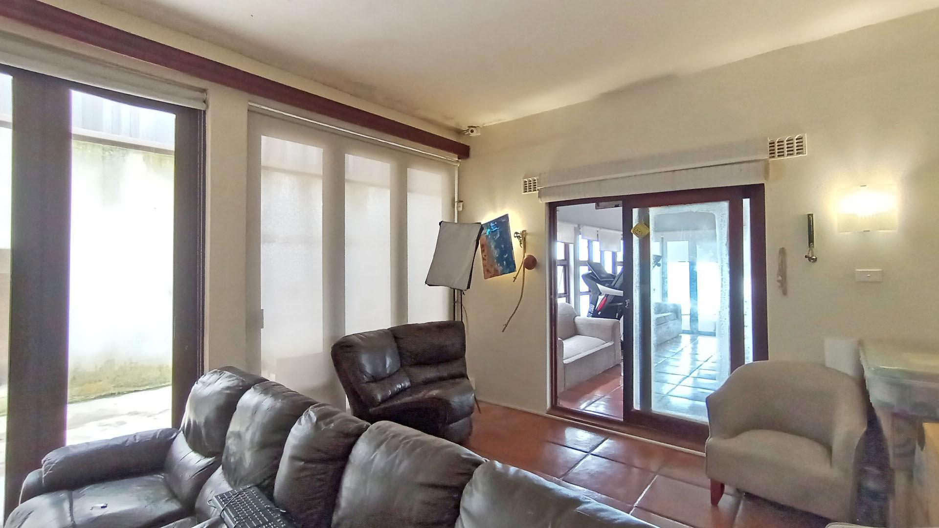 Lounges - 49 square meters of property in Bluff