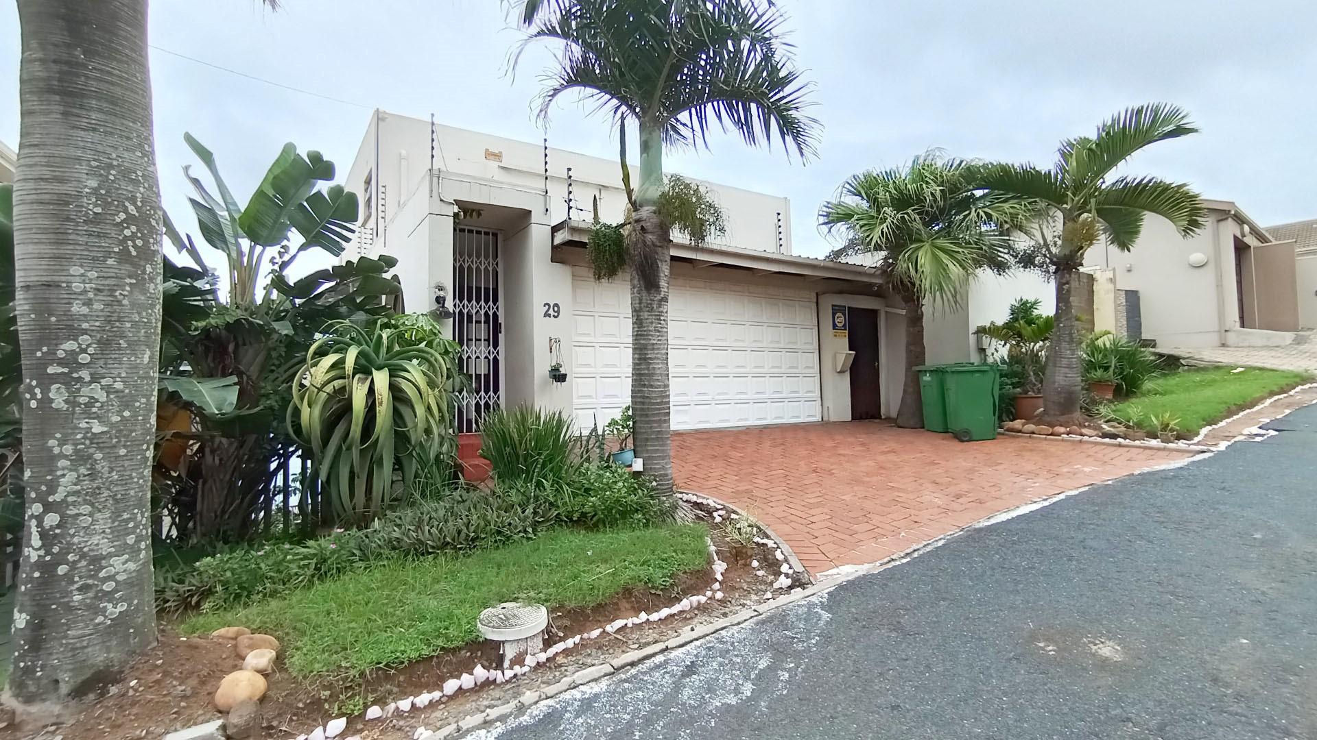 Front View of property in Bluff