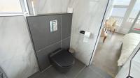 Main Bathroom - 5 square meters of property in Bluff