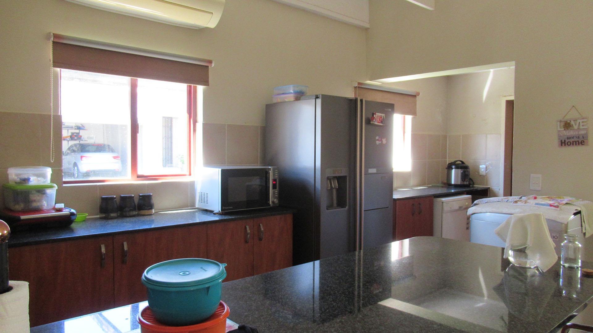 Kitchen - 11 square meters of property in Witkoppen