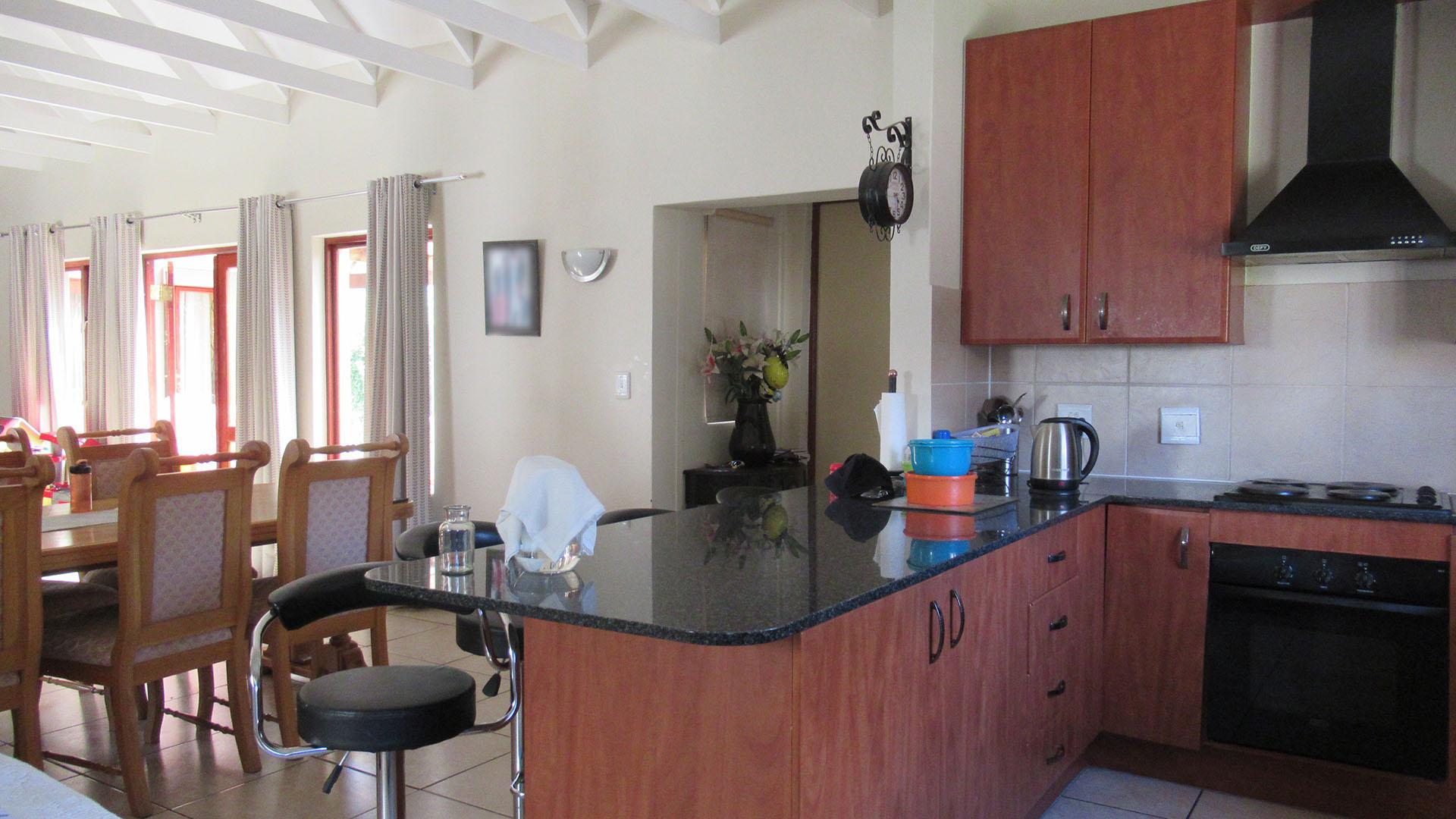 Kitchen - 11 square meters of property in Witkoppen