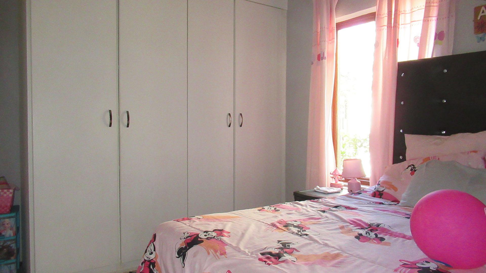 Bed Room 2 - 14 square meters of property in Witkoppen