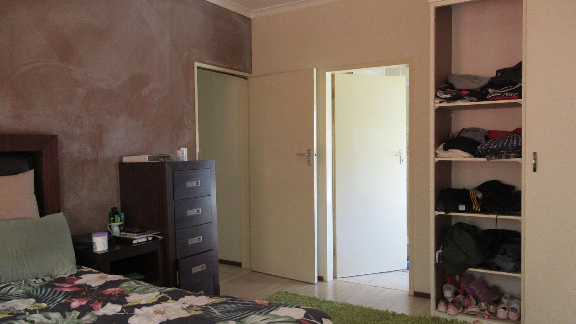 Main Bedroom - 20 square meters of property in Witkoppen