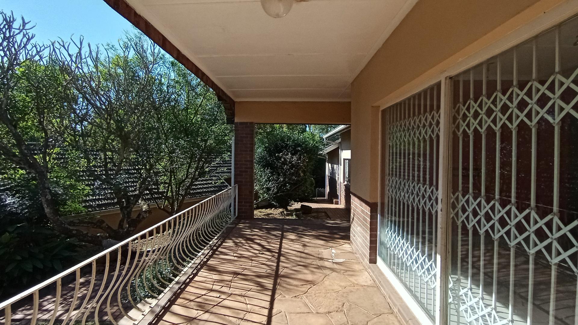 Patio - 32 square meters of property in Blackridge