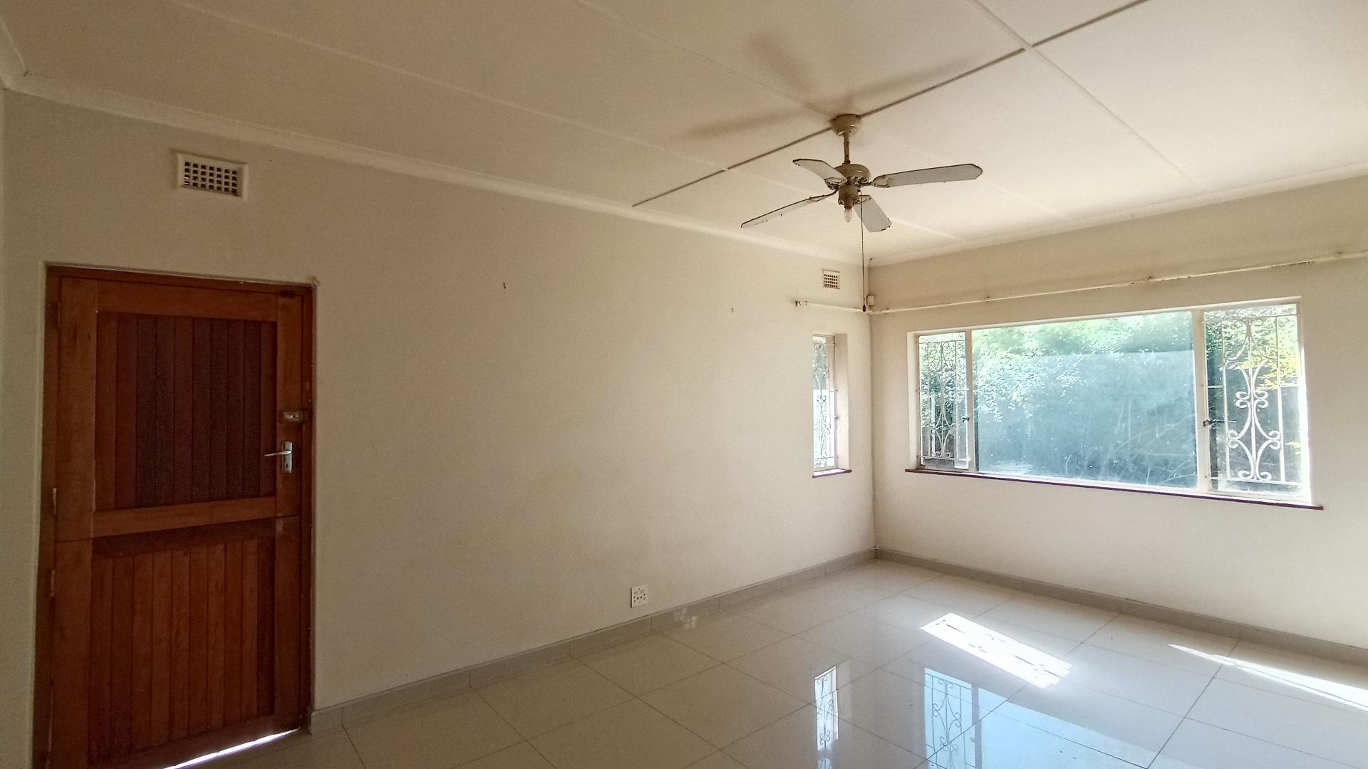 Main Bedroom - 24 square meters of property in Blackridge