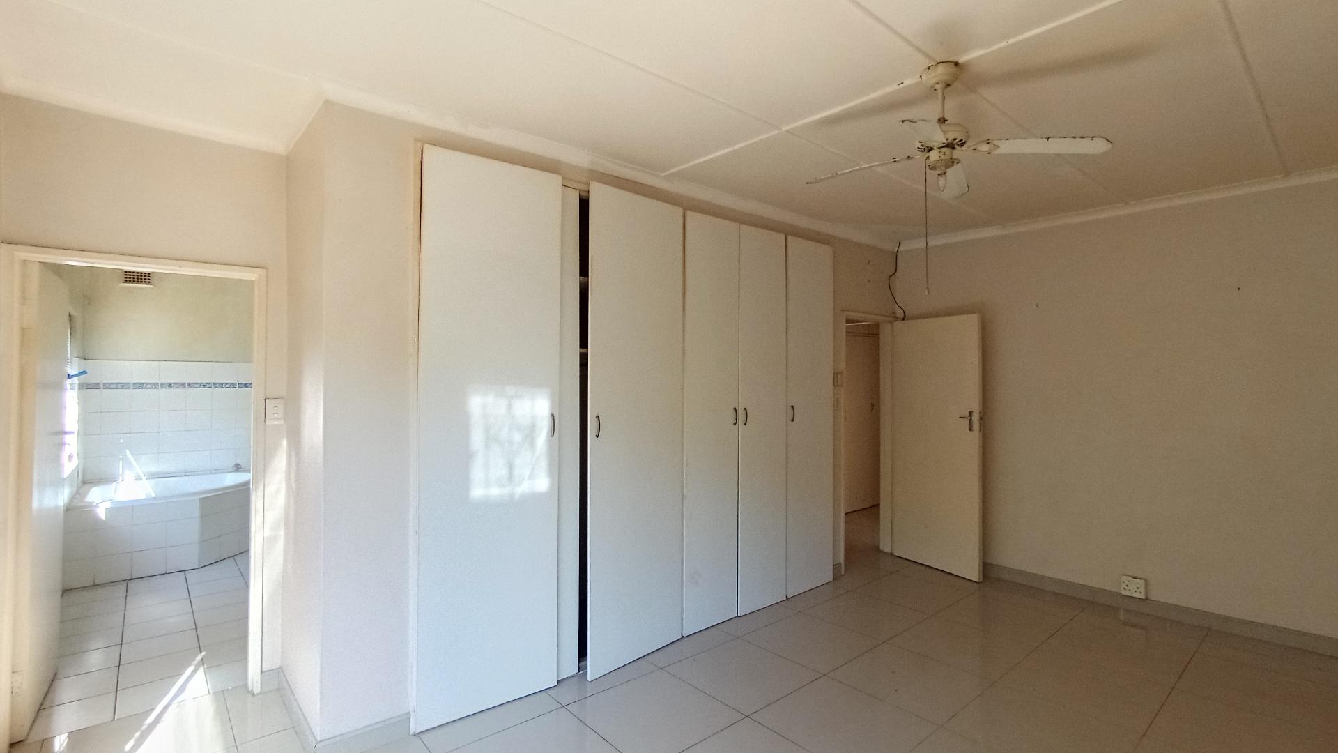 Main Bedroom - 24 square meters of property in Blackridge