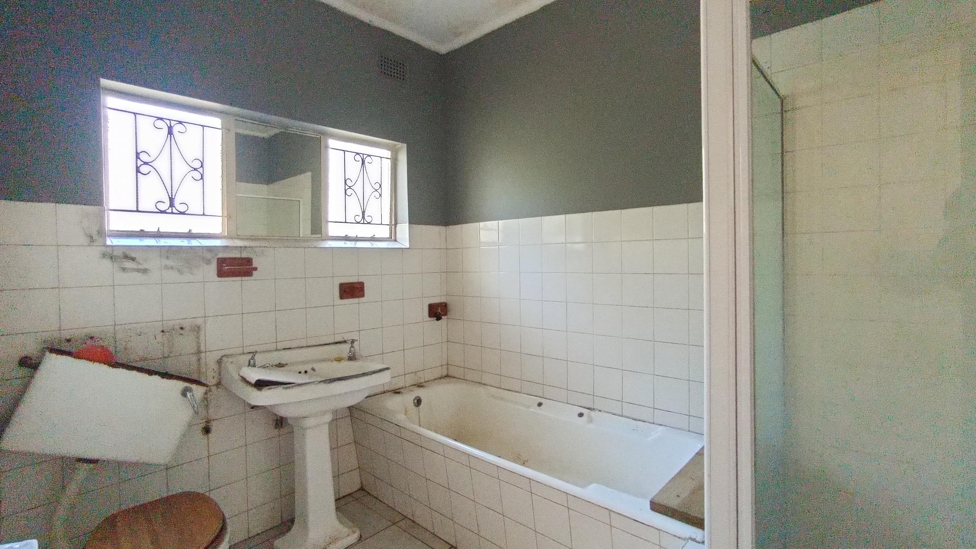 Bathroom 1 - 11 square meters of property in Blackridge