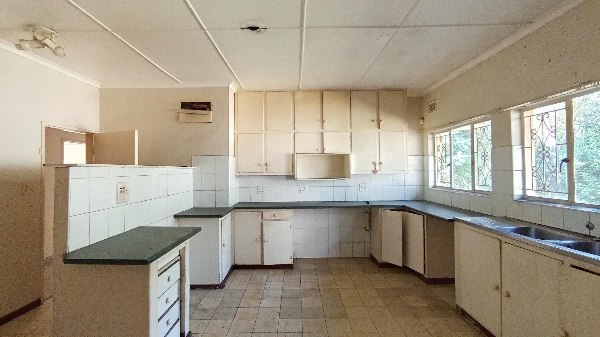 Kitchen - 33 square meters of property in Blackridge