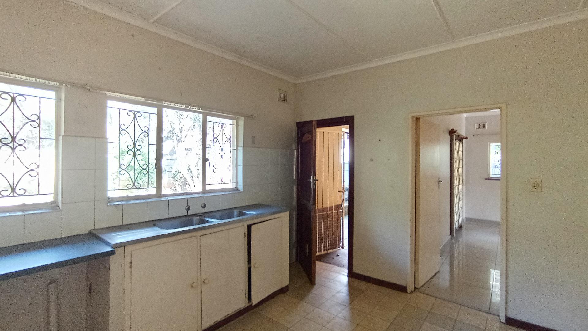 Kitchen - 33 square meters of property in Blackridge