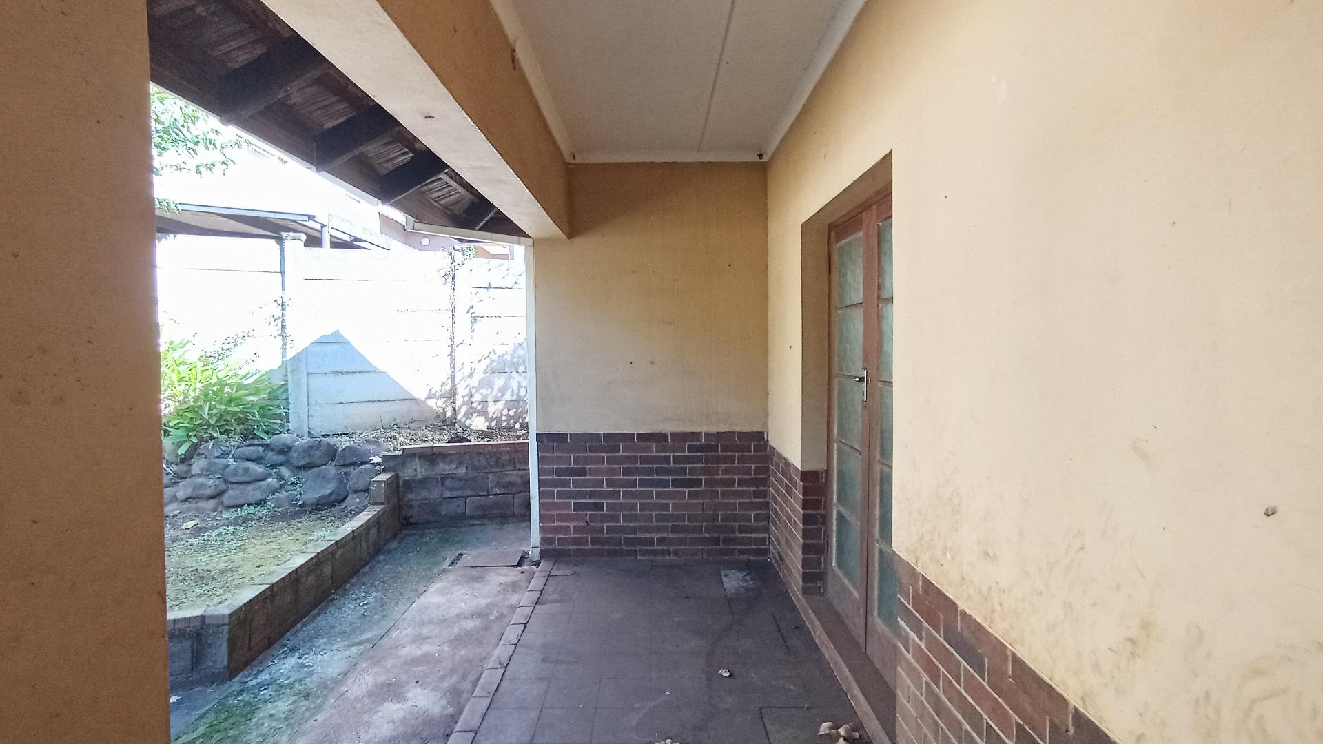 Patio - 32 square meters of property in Blackridge