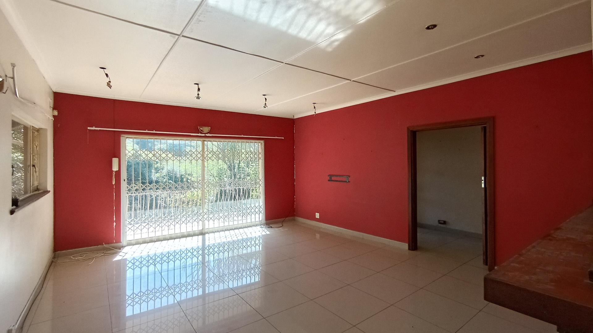 Lounges - 34 square meters of property in Blackridge