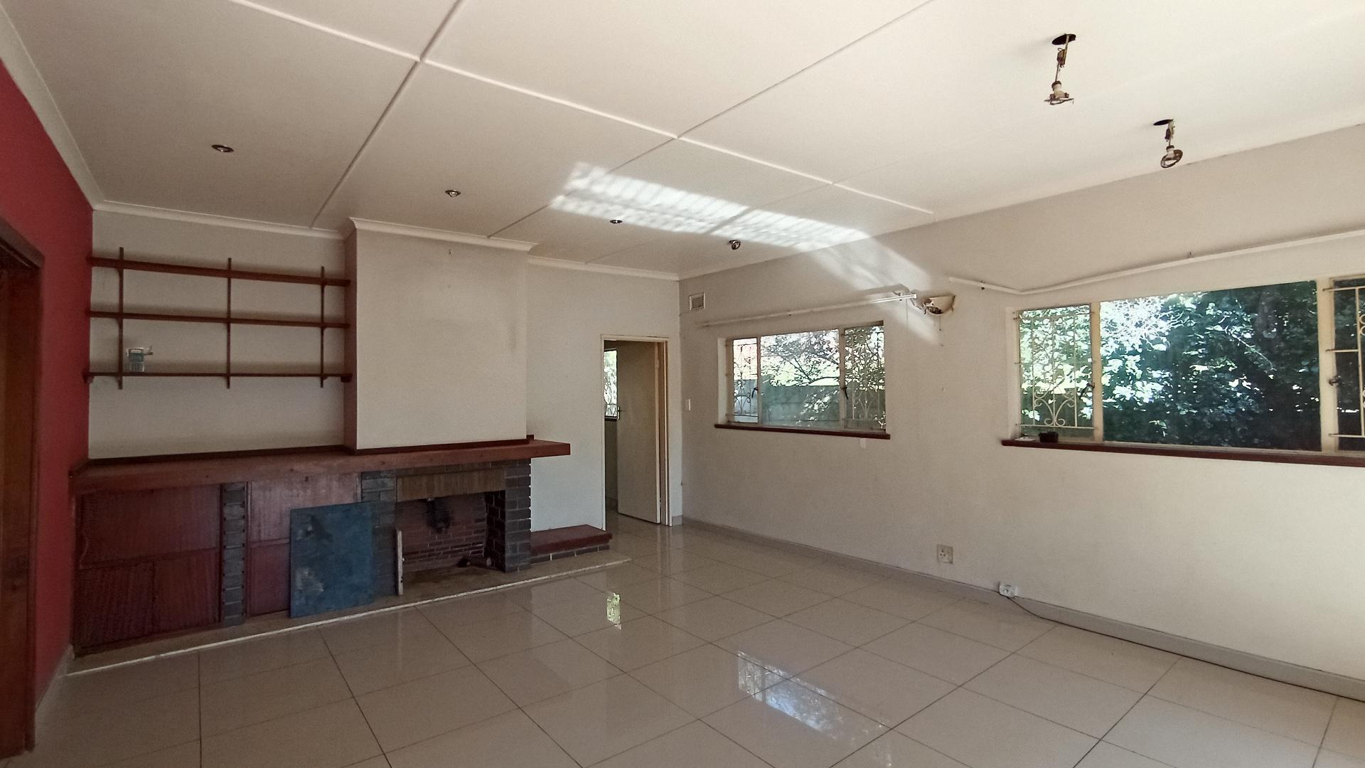 Lounges - 34 square meters of property in Blackridge