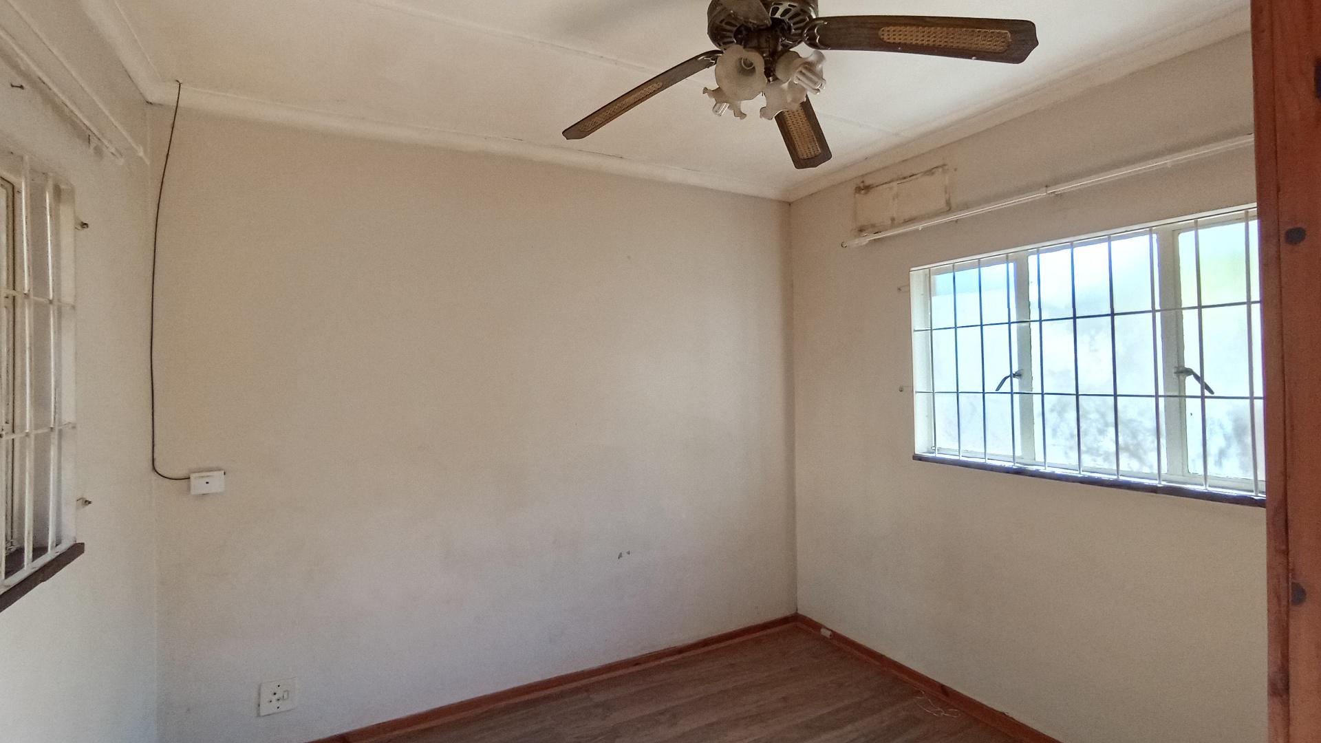 Flatlet - 22 square meters of property in Blackridge