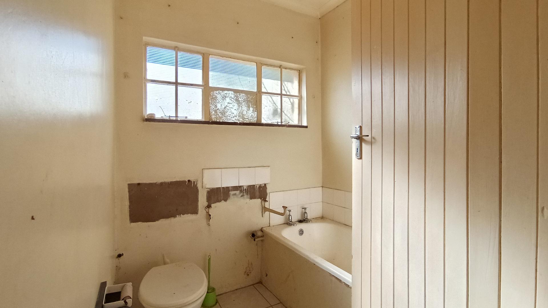 Bathroom 1 - 11 square meters of property in Blackridge