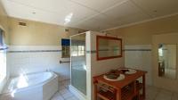 Main Bathroom - 19 square meters of property in Blackridge