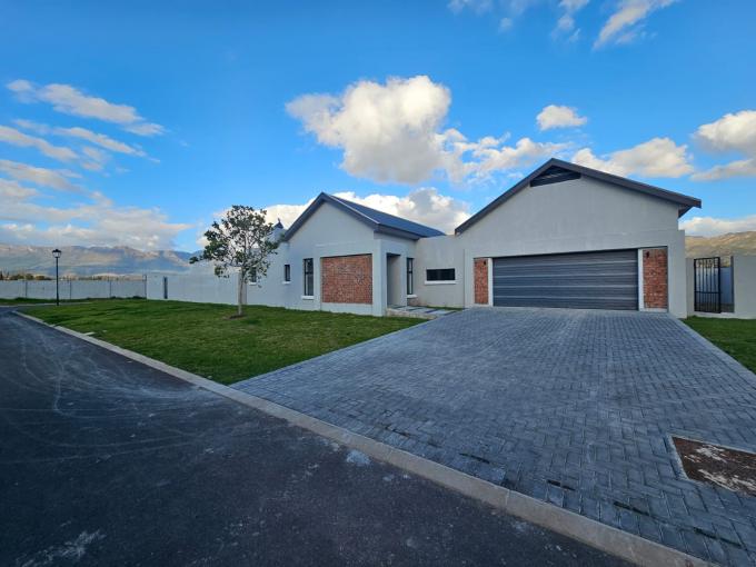 4 Bedroom House for Sale For Sale in Paarl - MR673620