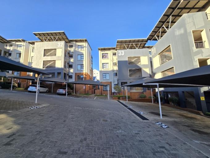2 Bedroom Simplex for Sale For Sale in Oakdene - MR673688